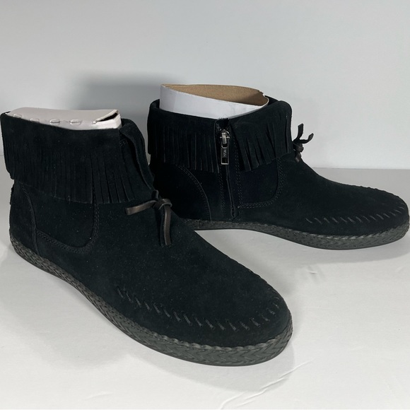 NWT UGG Size 9.5 Kennadi 🖤 Black Suede - Picture 3 of 11